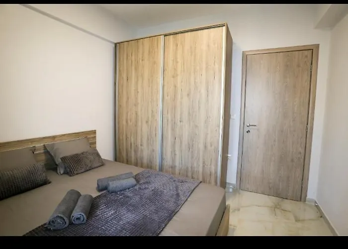 Stenija * 帕拉利亚狄奥尼索